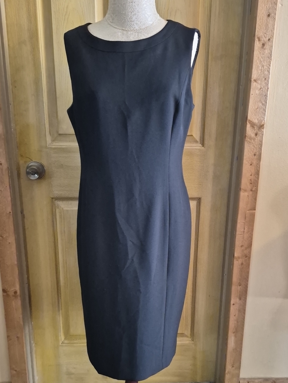 Kasper Black Rounded Neckline Sleeveless Sheath Dress Size 12 Back Zipper Lined